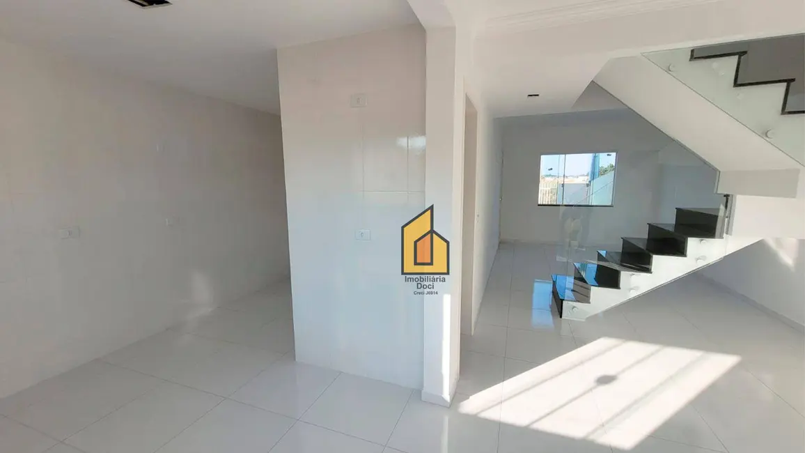 Sobrado com 3 quartos à venda, 110m2 em Costeira, Araucaria - PR - imagem 5 Foto 5 de Sobrado com 3 quartos à venda, 110m2 em Costeira, Araucaria - PR