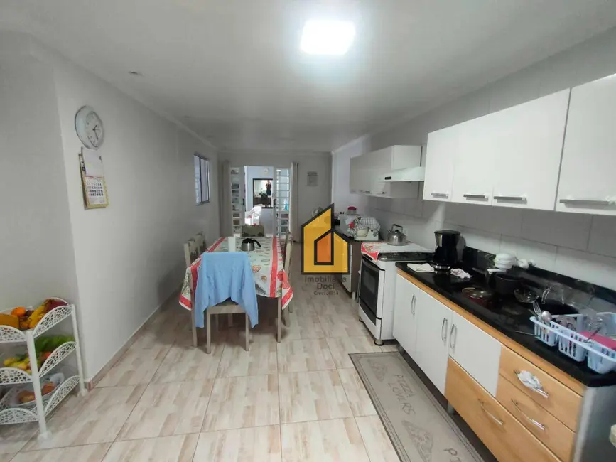 Sobrado com 3 quartos à venda, 240m2 em Fazenda Velha, Araucaria - PR - imagem 7 Foto 7 de Sobrado com 3 quartos à venda, 240m2 em Fazenda Velha, Araucaria - PR