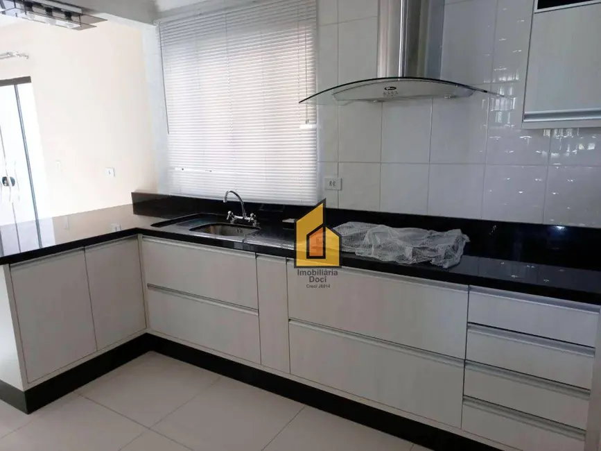 Sobrado com 3 quartos à venda, 144m2 em Iguaçu, Araucaria - PR - imagem 8 Foto 8 de Sobrado com 3 quartos à venda, 144m2 em Iguaçu, Araucaria - PR