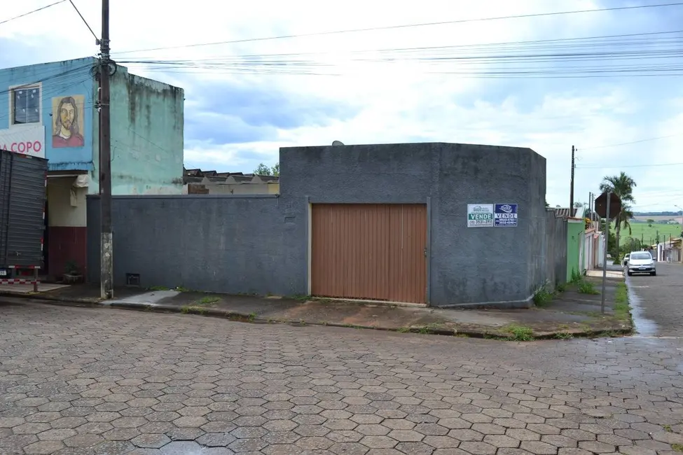 Foto 2 de Casa com 2 quartos à venda, 138m2 em Itarare - SP