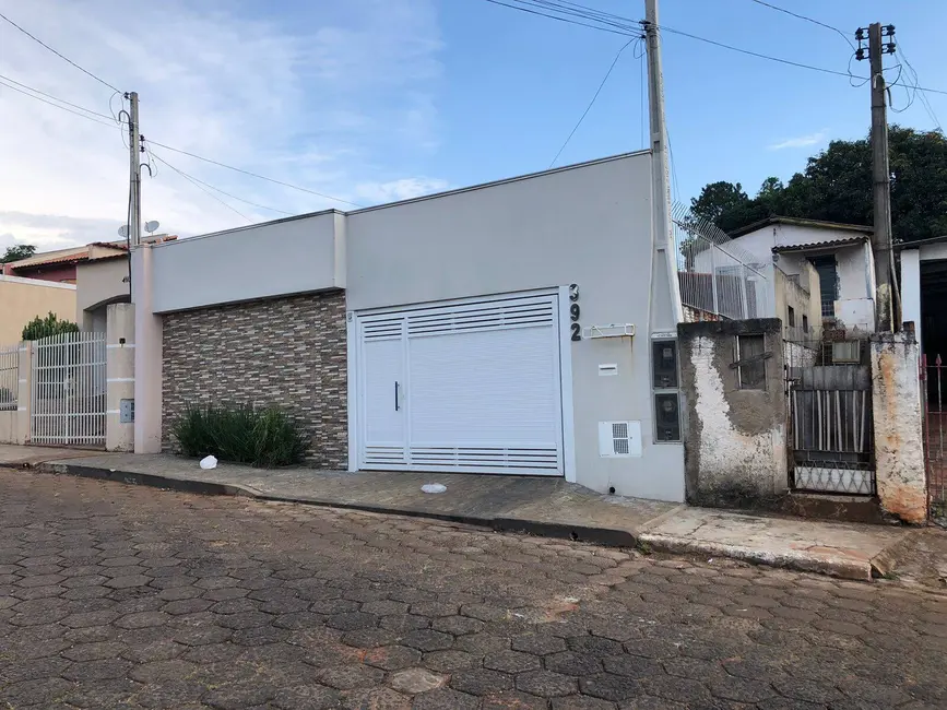 Foto 1 de Casa com 2 quartos à venda, 138m2 em Itarare - SP