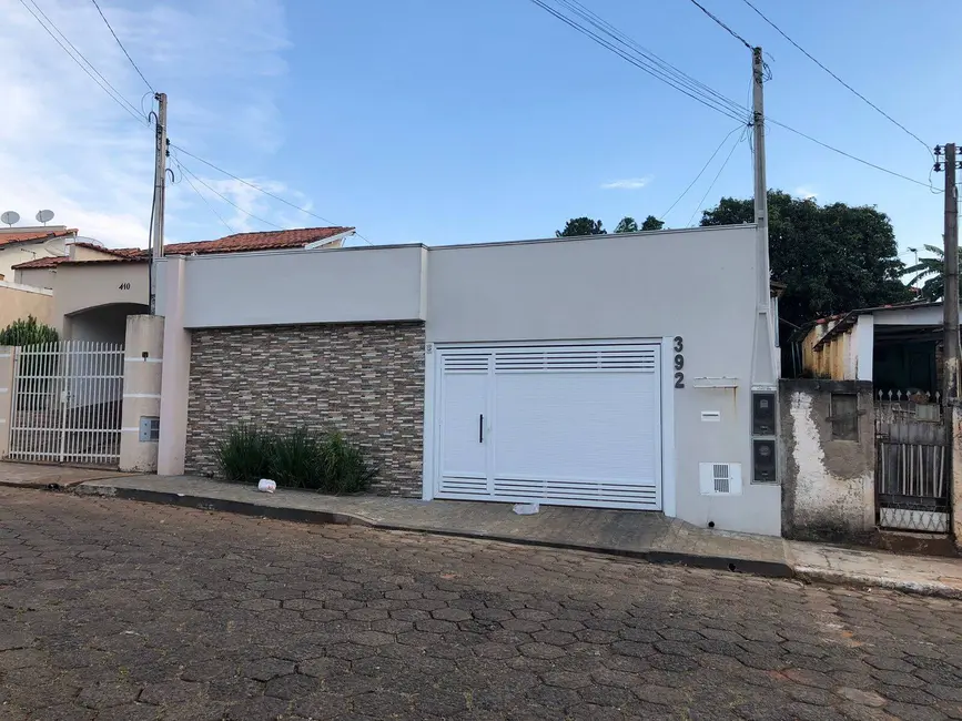 Foto 2 de Casa com 2 quartos à venda, 138m2 em Itarare - SP