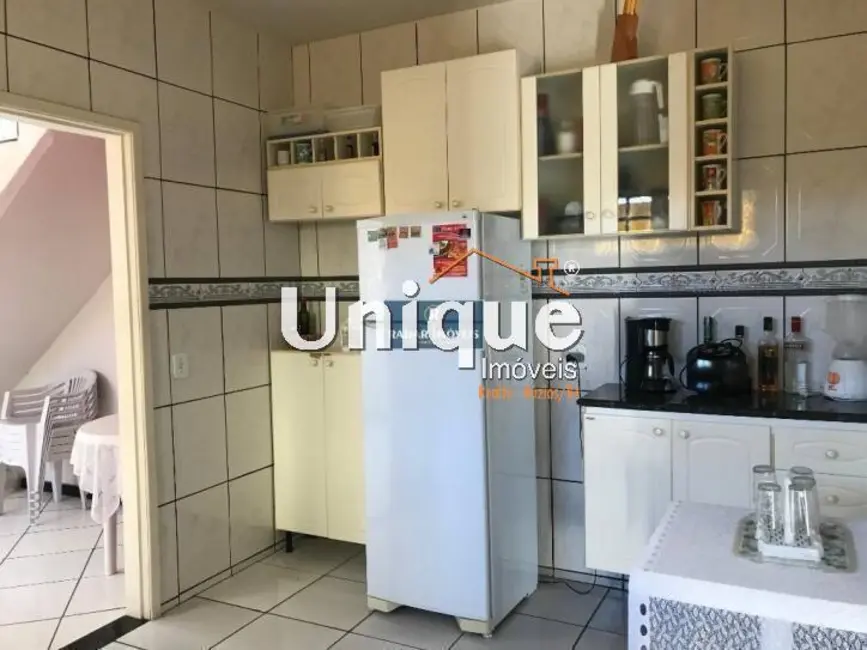 Foto 9 de Casa com 3 quartos à venda, 180m2 em Parque Burle, Cabo Frio - RJ