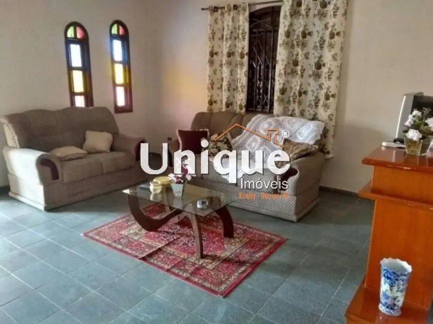 Casa com 3 quartos à venda, 360m2 em Porto da Aldeia, Sao Pedro Da Aldeia - RJ - imagem 5 Foto 5 de Casa com 3 quartos à venda, 360m2 em Porto da Aldeia, Sao Pedro Da Aldeia - RJ