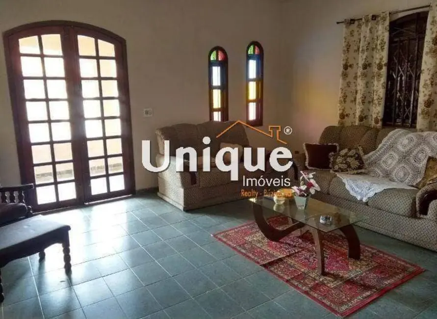 Casa com 3 quartos à venda, 360m2 em Porto da Aldeia, Sao Pedro Da Aldeia - RJ - imagem 4 Foto 4 de Casa com 3 quartos à venda, 360m2 em Porto da Aldeia, Sao Pedro Da Aldeia - RJ