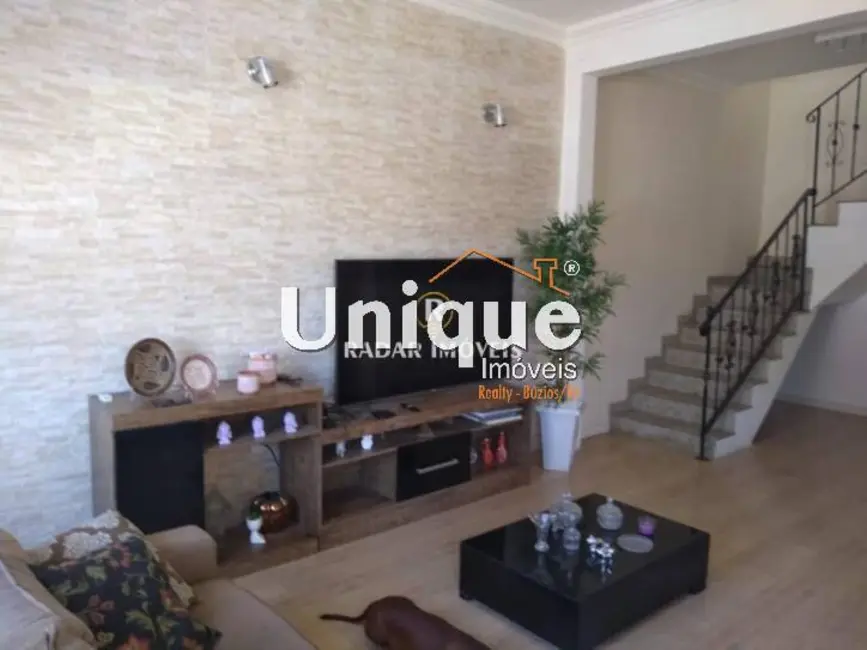 Casa com 5 quartos à venda, 360m2 em Centro, Sao Pedro Da Aldeia - RJ - imagem 8 Foto 8 de Casa com 5 quartos à venda, 360m2 em Centro, Sao Pedro Da Aldeia - RJ