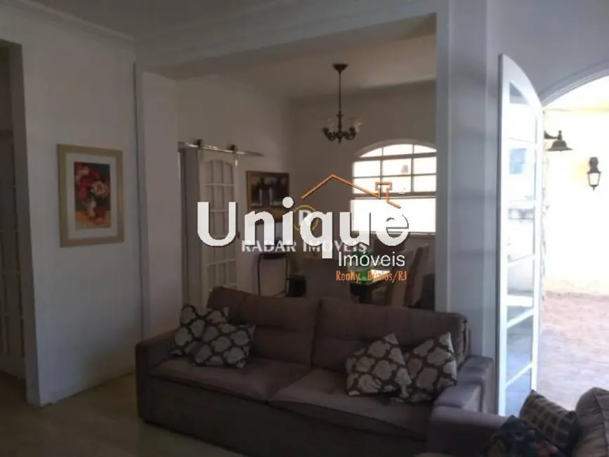 Casa com 5 quartos à venda, 360m2 em Centro, Sao Pedro Da Aldeia - RJ - imagem 3 Foto 3 de Casa com 5 quartos à venda, 360m2 em Centro, Sao Pedro Da Aldeia - RJ