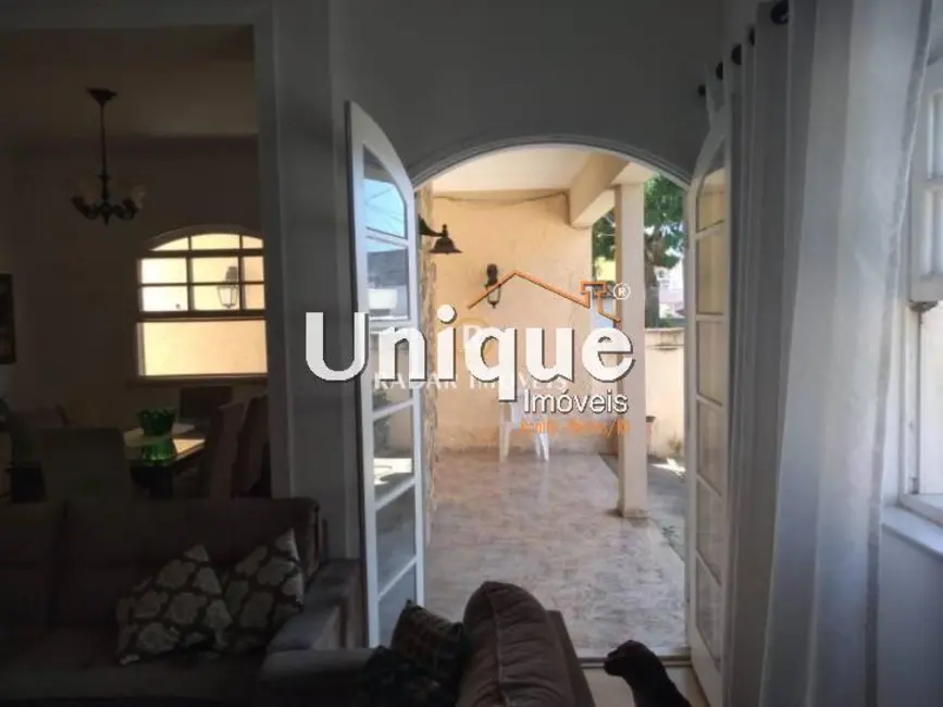 Casa com 5 quartos à venda, 360m2 em Centro, Sao Pedro Da Aldeia - RJ - imagem 5 Foto 5 de Casa com 5 quartos à venda, 360m2 em Centro, Sao Pedro Da Aldeia - RJ