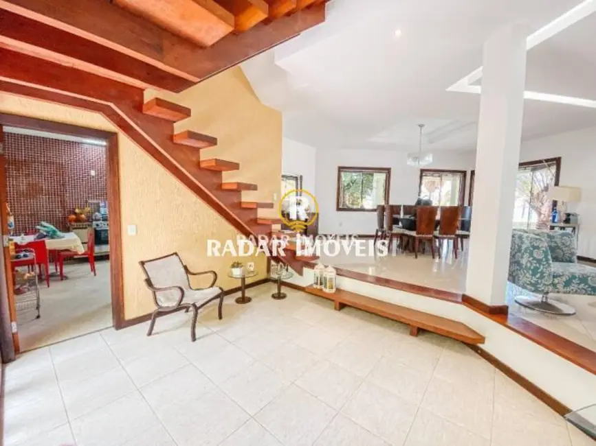 Foto 2 de Casa com 5 quartos à venda, 330m2 em Praia do Siqueira, Cabo Frio - RJ