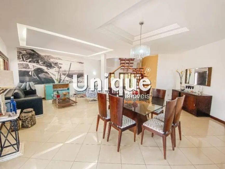Foto 3 de Casa com 5 quartos à venda, 330m2 em Praia do Siqueira, Cabo Frio - RJ