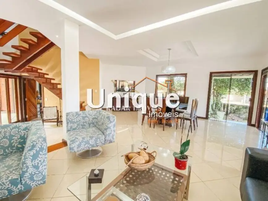 Foto 4 de Casa com 5 quartos à venda, 330m2 em Praia do Siqueira, Cabo Frio - RJ