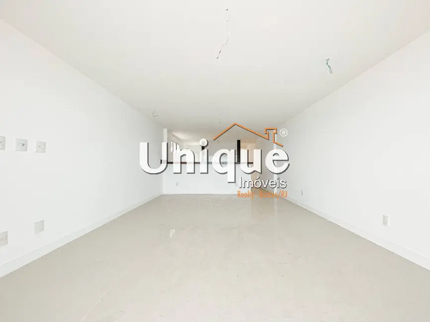 Cobertura com 6 quartos à venda, 320m2 em Centro, Cabo Frio - RJ - imagem 3 Foto 3 de Cobertura com 6 quartos à venda, 320m2 em Centro, Cabo Frio - RJ