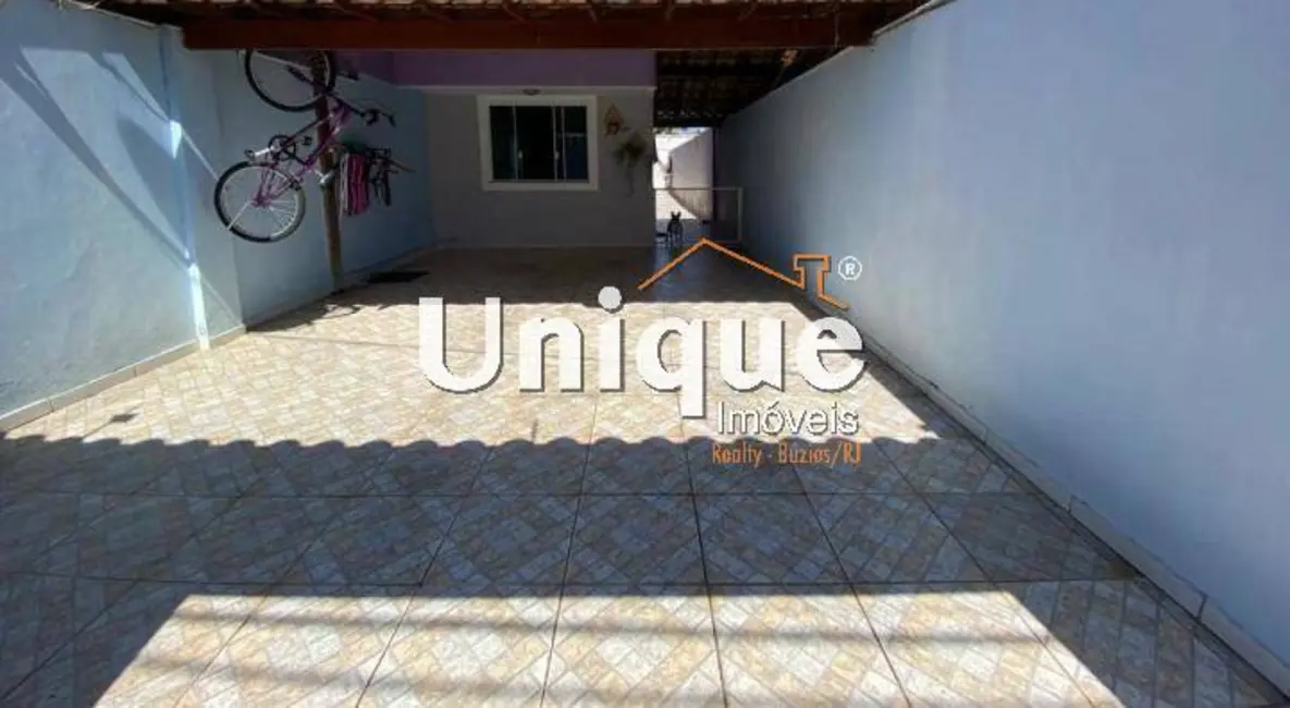 Foto 2 de Casa com 4 quartos à venda, 130m2 em Parque Burle, Cabo Frio - RJ