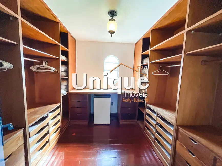 Foto 3 de Casa com 9 quartos à venda, 670m2 em São Bento, Cabo Frio - RJ