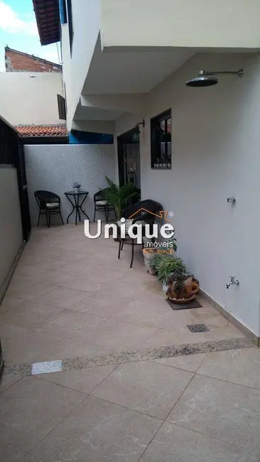 Casa com 3 quartos à venda, 180m2 em Jardim Caiçara, Cabo Frio - RJ - imagem 6 Foto 6 de Casa com 3 quartos à venda, 180m2 em Jardim Caiçara, Cabo Frio - RJ