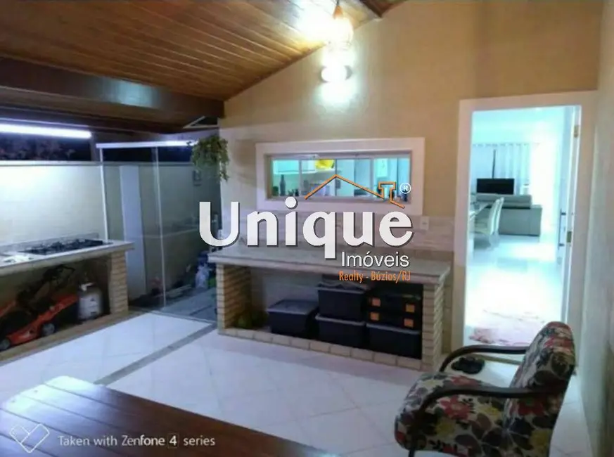 Foto 2 de Casa com 3 quartos à venda, 360m2 em Cabo Frio - RJ