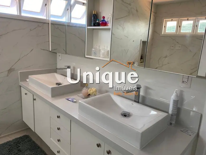 Casa com 5 quartos à venda, 470m2 em São Bento, Cabo Frio - RJ - imagem 9 Foto 9 de Casa com 5 quartos à venda, 470m2 em São Bento, Cabo Frio - RJ