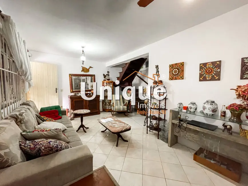Foto 4 de Casa com 6 quartos à venda, 280m2 em Braga, Cabo Frio - RJ