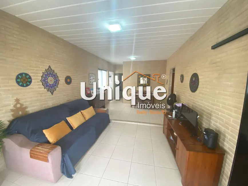 Foto 4 de Casa com 3 quartos à venda, 300m2 em Sao Pedro Da Aldeia - RJ