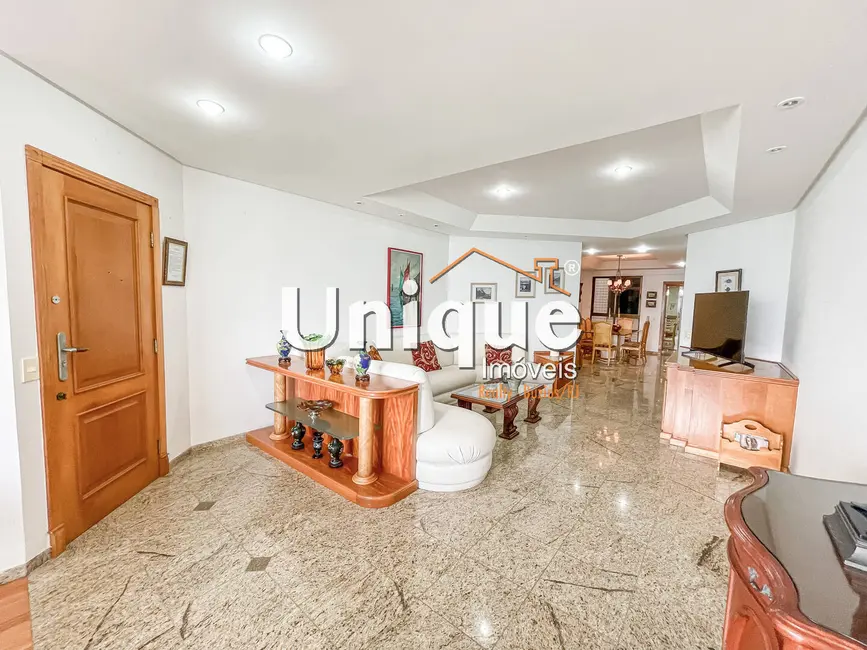 Apartamento com 4 quartos à venda, 250m2 em Centro, Cabo Frio - RJ - imagem 2 Foto 2 de Apartamento com 4 quartos à venda, 250m2 em Centro, Cabo Frio - RJ