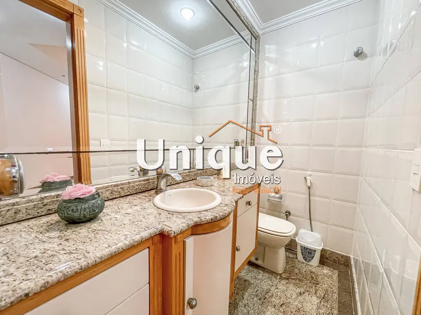 Apartamento com 4 quartos à venda, 250m2 em Centro, Cabo Frio - RJ - imagem 8 Foto 8 de Apartamento com 4 quartos à venda, 250m2 em Centro, Cabo Frio - RJ