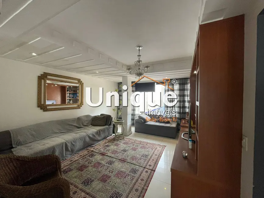 Casa com 4 quartos à venda, 280m2 em Jardim Excelsior, Cabo Frio - RJ - imagem 9 Foto 9 de Casa com 4 quartos à venda, 280m2 em Jardim Excelsior, Cabo Frio - RJ