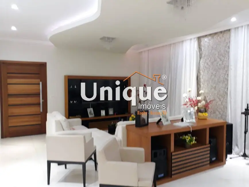 Foto 4 de Casa com 3 quartos à venda, 260m2 em Peró, Cabo Frio - RJ