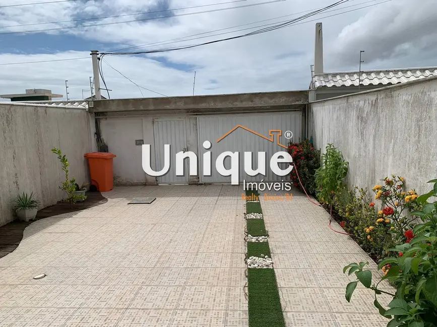 Foto 2 de Casa com 4 quartos à venda, 180m2 em Cabo Frio - RJ