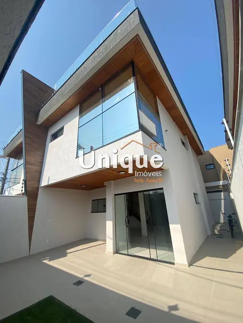 Foto 1 de Casa com 4 quartos à venda, 137m2 em Cabo Frio - RJ