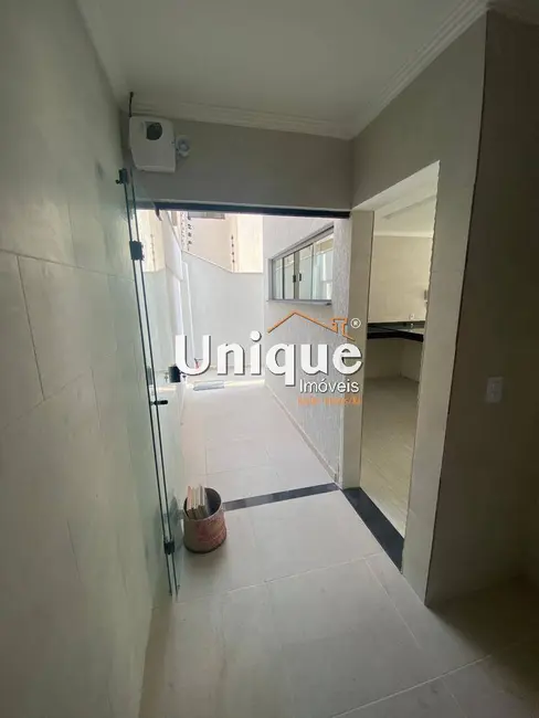 Foto 4 de Casa com 4 quartos à venda, 137m2 em Cabo Frio - RJ