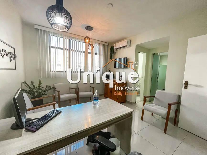 Sala Comercial à venda, 45m2 em Centro, Cabo Frio - RJ - imagem 3 Foto 3 de Sala Comercial à venda, 45m2 em Centro, Cabo Frio - RJ