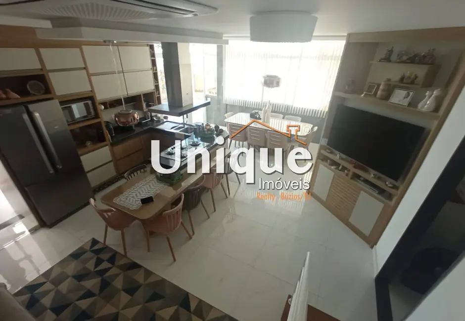 Foto 7 de Casa com 5 quartos à venda, 250m2 em Recanto das Dunas, Cabo Frio - RJ