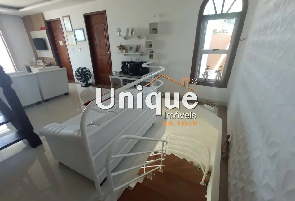 Foto 2 de Casa com 5 quartos à venda, 250m2 em Recanto das Dunas, Cabo Frio - RJ