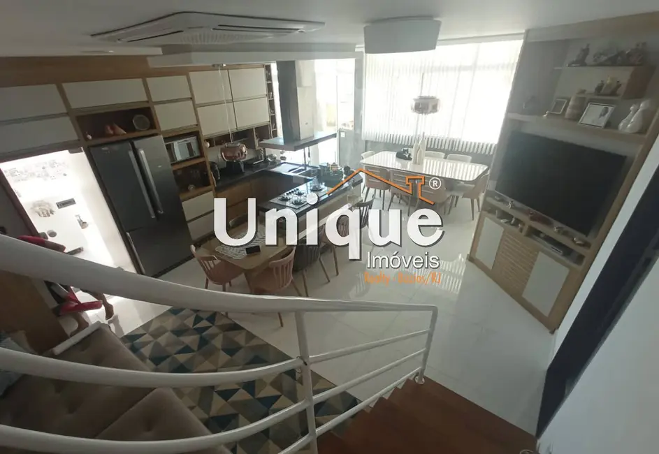 Foto 5 de Casa com 5 quartos à venda, 250m2 em Recanto das Dunas, Cabo Frio - RJ