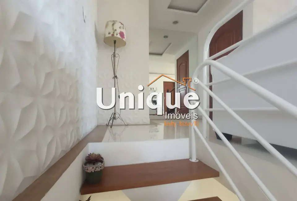 Foto 3 de Casa com 5 quartos à venda, 250m2 em Recanto das Dunas, Cabo Frio - RJ