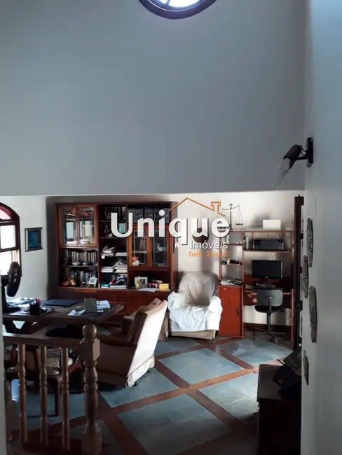 Casa com 5 quartos à venda, 320m2 em Centro, Cabo Frio - RJ - imagem 4 Foto 4 de Casa com 5 quartos à venda, 320m2 em Centro, Cabo Frio - RJ