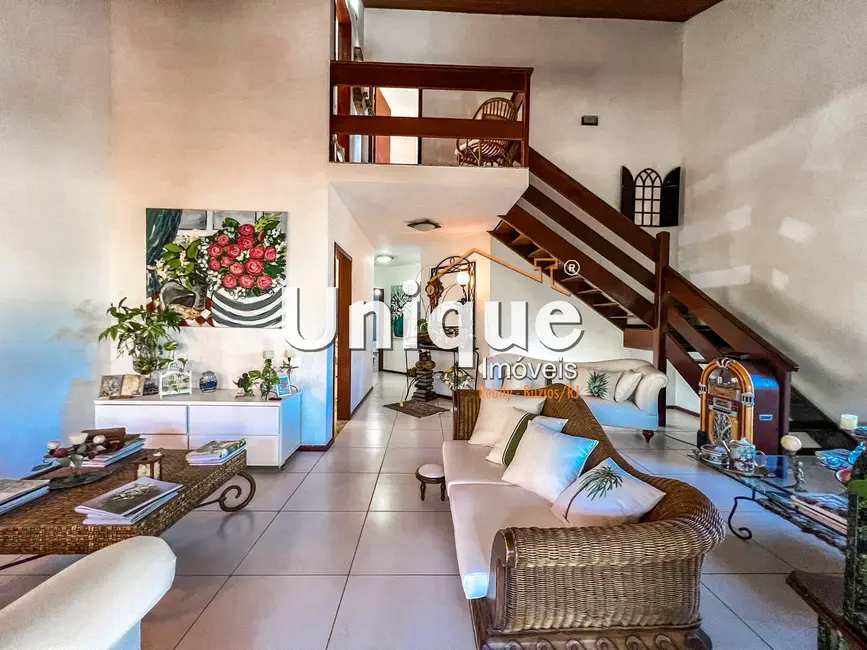 Foto 2 de Casa com 4 quartos à venda, 190m2 em Peró, Cabo Frio - RJ