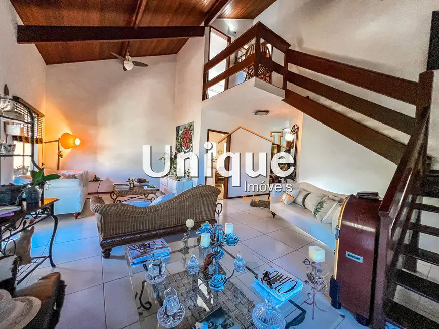 Foto 1 de Casa com 4 quartos à venda, 190m2 em Peró, Cabo Frio - RJ