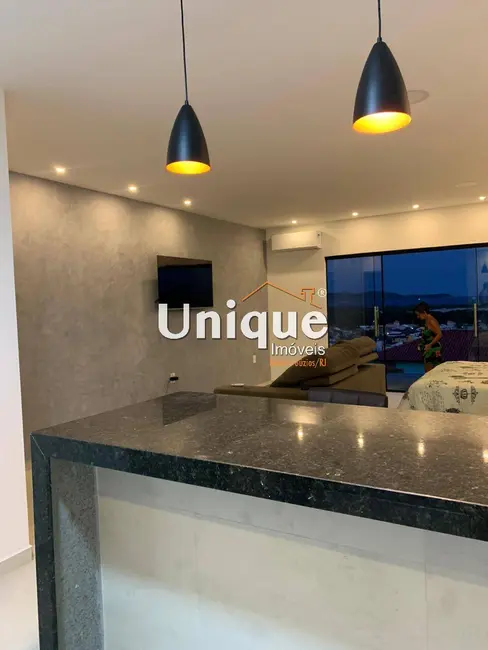 Casa de Condomínio com 3 quartos à venda, 300m2 em Peró, Cabo Frio - RJ - imagem 6 Foto 6 de Casa de Condomínio com 3 quartos à venda, 300m2 em Peró, Cabo Frio - RJ