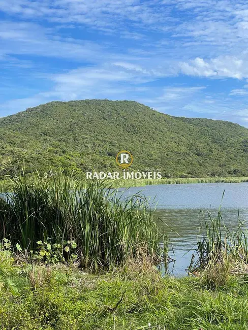 Foto 1 de Terreno / Lote à venda, 598m2 em Peró, Cabo Frio - RJ