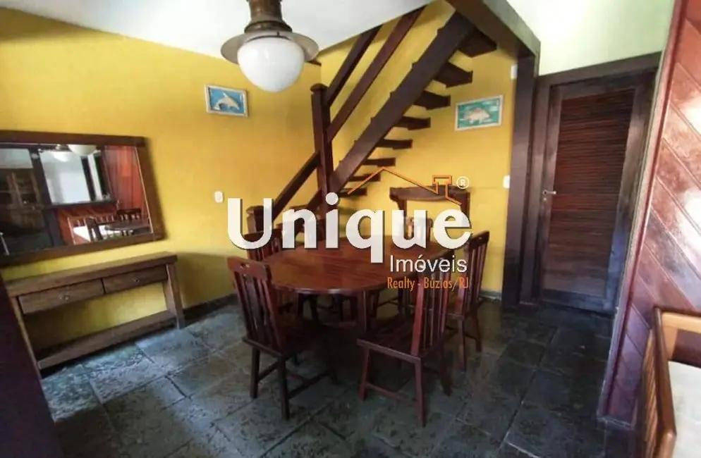 Foto 2 de Casa com 5 quartos à venda, 200m2 em Arraial Do Cabo - RJ