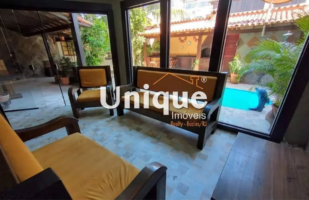 Foto 3 de Casa com 5 quartos à venda, 200m2 em Arraial Do Cabo - RJ