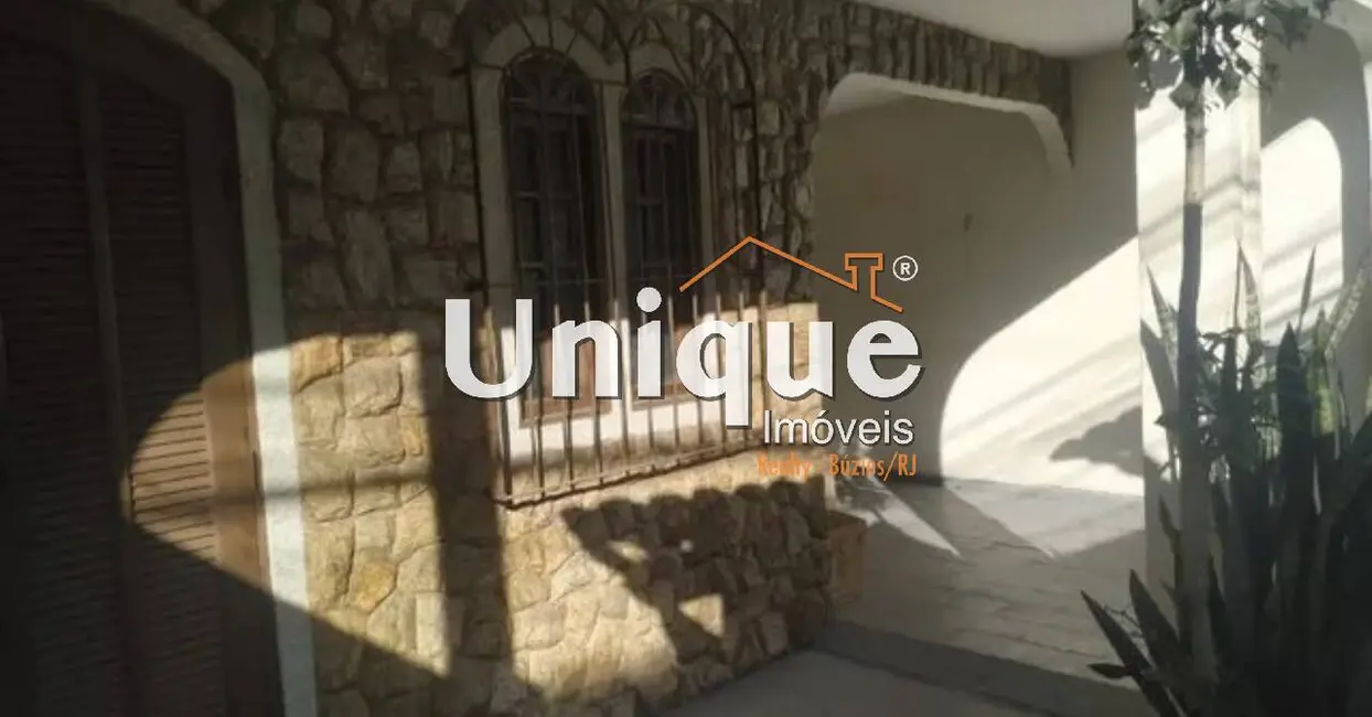 Foto 2 de Casa com 3 quartos à venda, 180m2 em Parque Burle, Cabo Frio - RJ