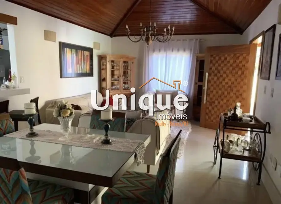 Casa com 3 quartos à venda, 300m2 em Ogiva, Cabo Frio - RJ - imagem 3 Foto 3 de Casa com 3 quartos à venda, 300m2 em Ogiva, Cabo Frio - RJ