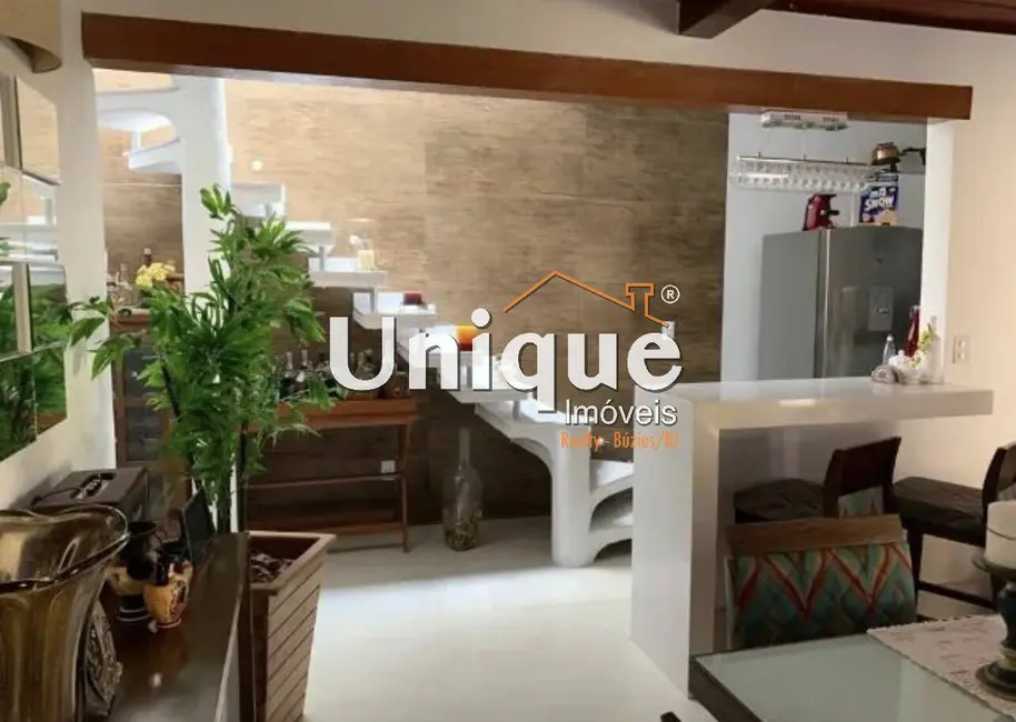 Casa com 3 quartos à venda, 300m2 em Ogiva, Cabo Frio - RJ - imagem 5 Foto 5 de Casa com 3 quartos à venda, 300m2 em Ogiva, Cabo Frio - RJ