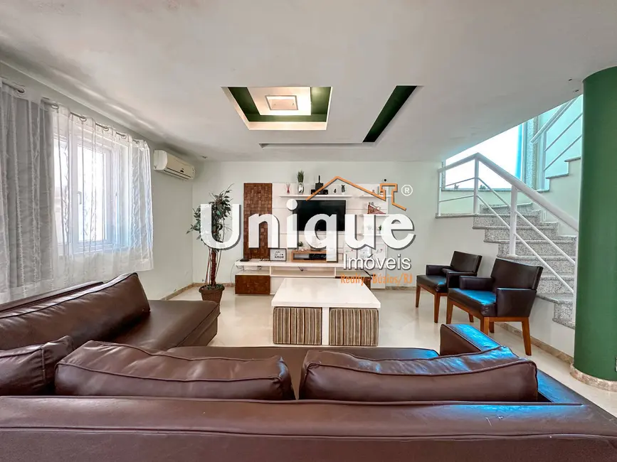 Casa com 5 quartos à venda, 400m2 em Cabo Frio - RJ - imagem 3 Foto 3 de Casa com 5 quartos à venda, 400m2 em Cabo Frio - RJ