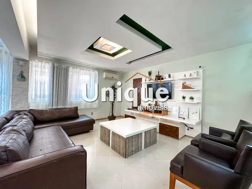 Foto 2 de Casa com 5 quartos à venda, 400m2 em Cabo Frio - RJ
