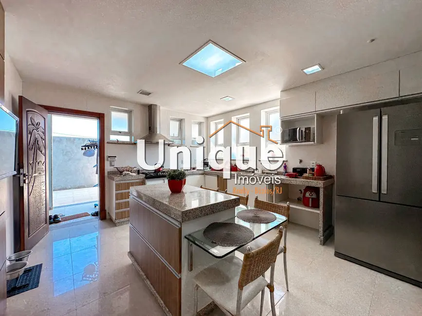 Casa com 5 quartos à venda, 400m2 em Cabo Frio - RJ - imagem 7 Foto 7 de Casa com 5 quartos à venda, 400m2 em Cabo Frio - RJ
