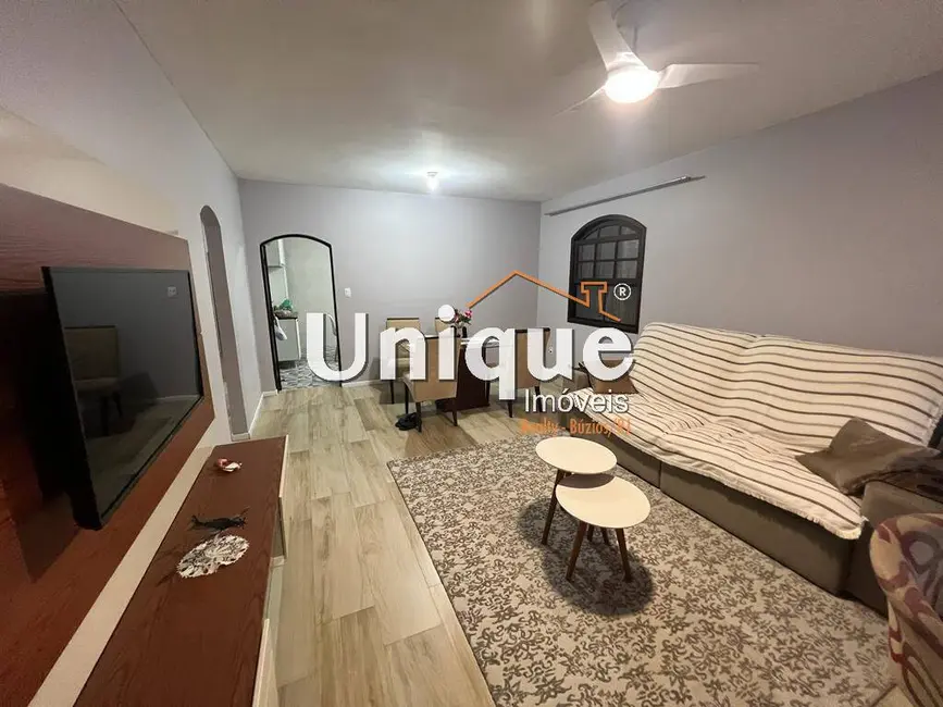 Casa com 3 quartos à venda, 375m2 em Braga, Cabo Frio - RJ - imagem 4 Foto 4 de Casa com 3 quartos à venda, 375m2 em Braga, Cabo Frio - RJ