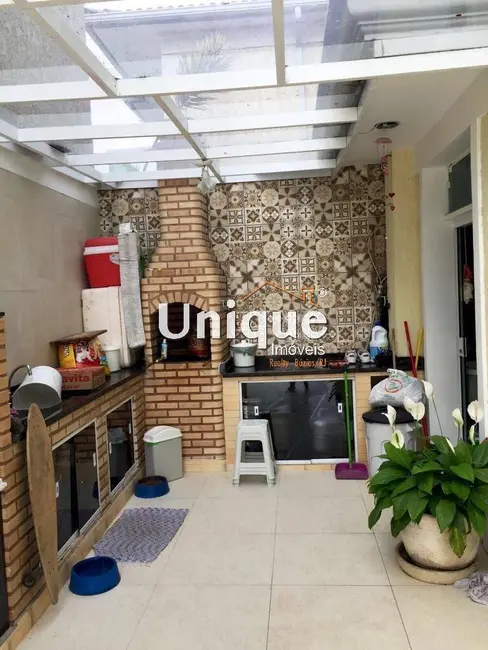 Casa com 3 quartos à venda, 200m2 em Portinho, Cabo Frio - RJ - imagem 4 Foto 4 de Casa com 3 quartos à venda, 200m2 em Portinho, Cabo Frio - RJ